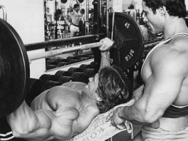 Smith machine incline bench press